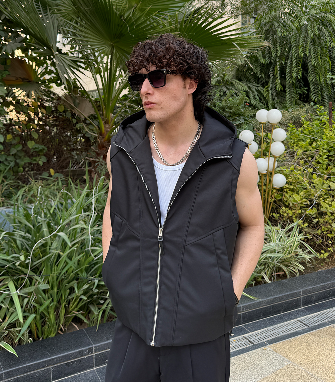CUTSLEEVE JACKET