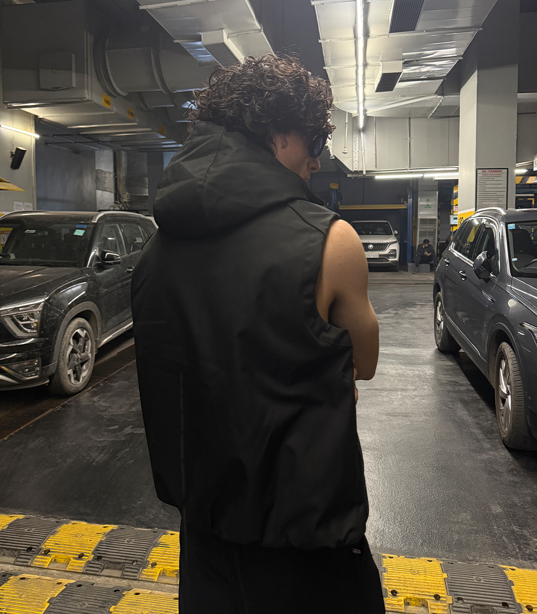CUTSLEEVE JACKET