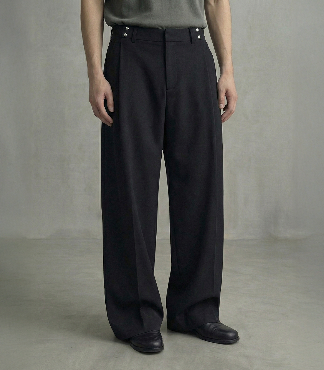CONVERTIBLE PLEATED TROUSER - STRAIGHT FIT