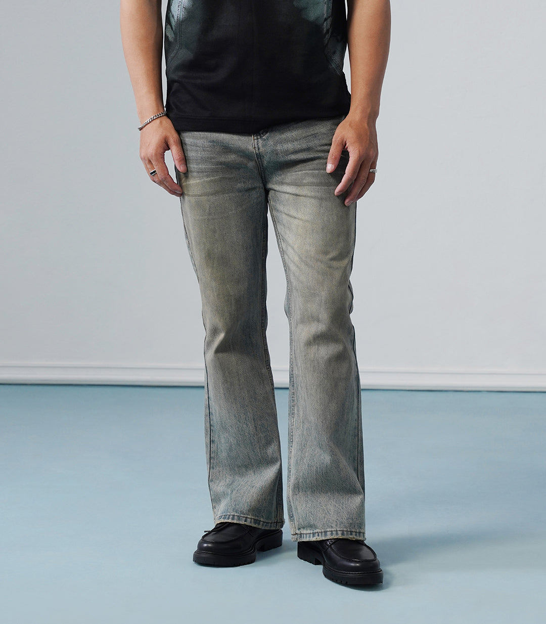 VINTAGE WASH FLARED DENIM